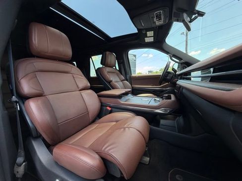 Used 2025 Lincoln Navigator Reserve AWD/4WD image 20