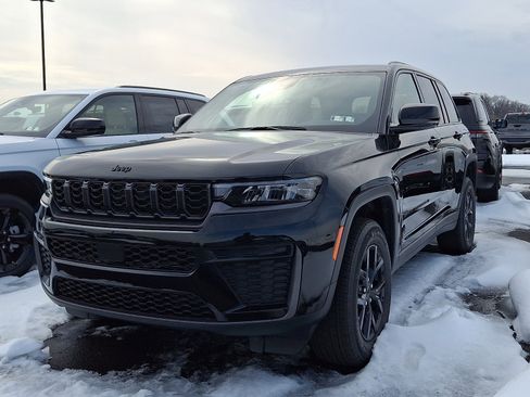 New 2026 Jeep Grand Cherokee Altitude AWD/4WD image 3