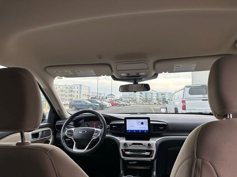 Used 2022 Ford Explorer XLT w/ Class IV Trailer Tow Package image 17