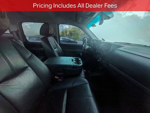 Used 2011 Chevrolet Silverado 2500 LT w/ Interior Plus Package AWD/4WD image 9