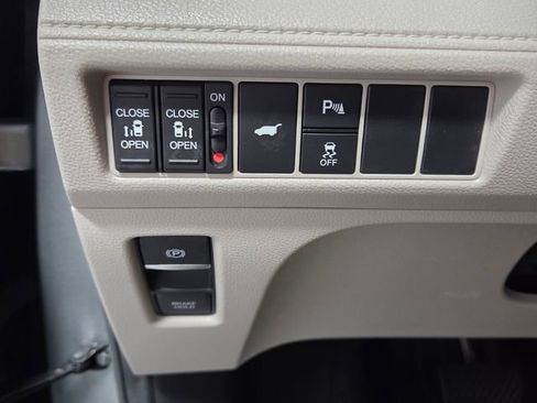 Used 2025 Honda Odyssey Touring image 32