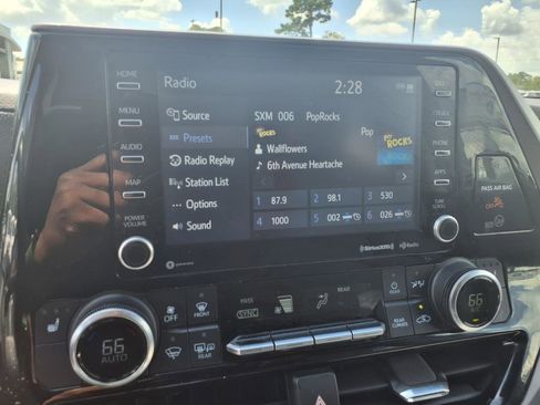 Used 2022 Toyota Highlander XLE image 13