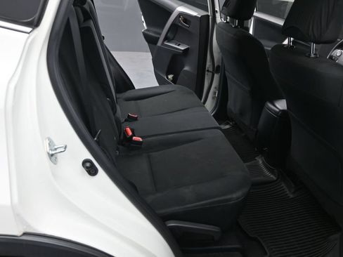 Used 2017 Toyota RAV4 LE FWD image 17