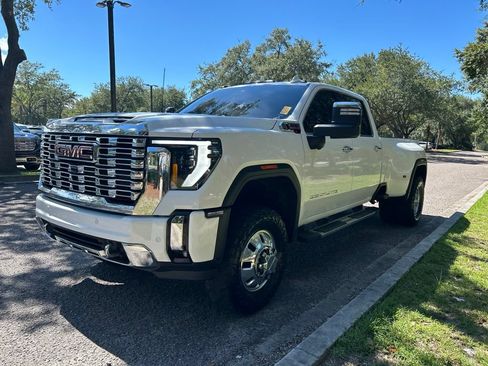 Used 2025 GMC Sierra 3500 Denali w/ Denali Reserve Package AWD/4WD image 2