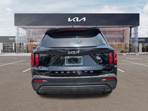 Certified 2022 Kia Sorento LX FWD image 5