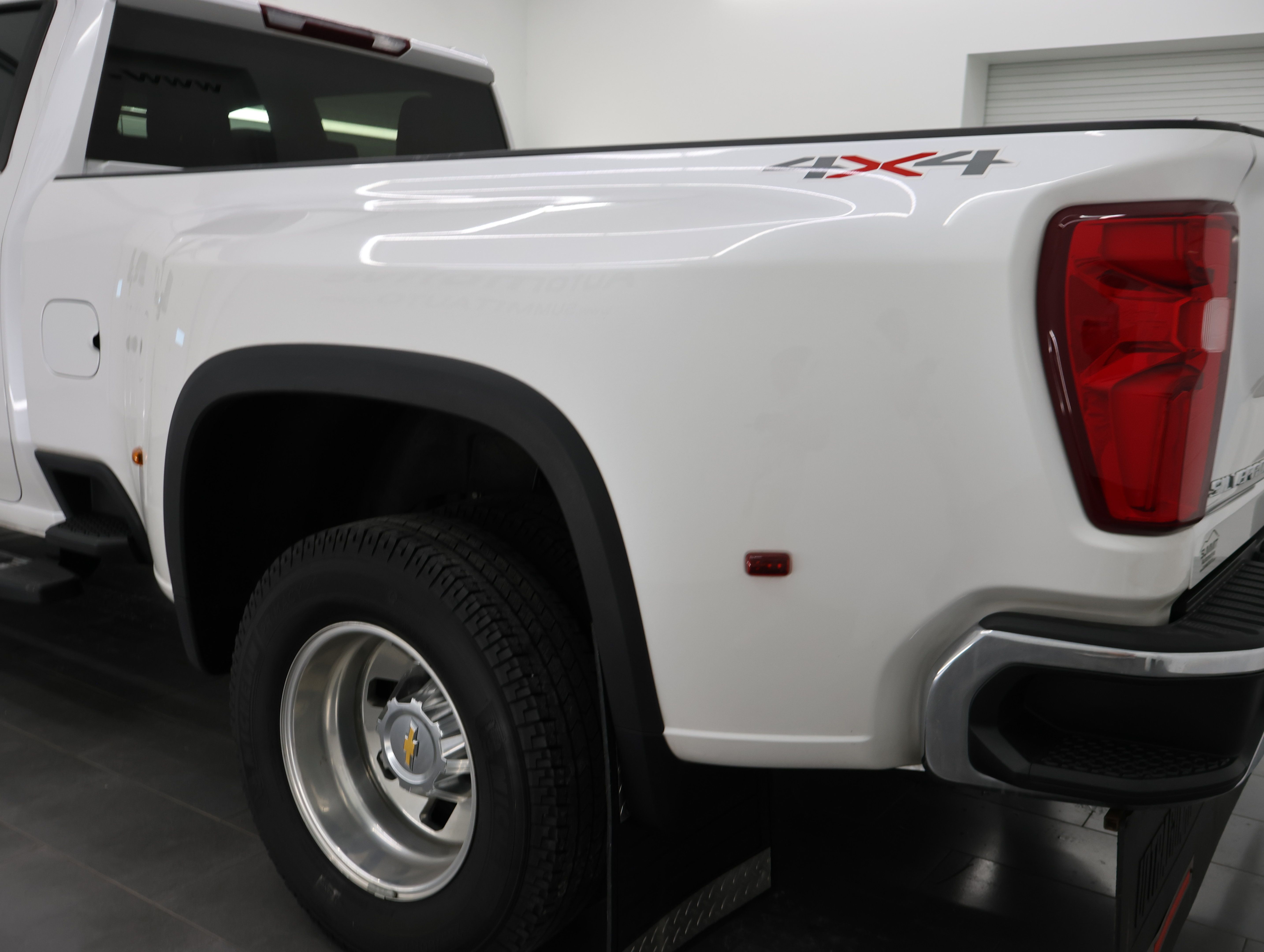 Used 2024 Chevrolet Silverado 3500 LTZ w/ LTZ Convenience Package AWD/4WD image 33