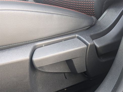 Used 2025 Nissan Kicks SR image 21