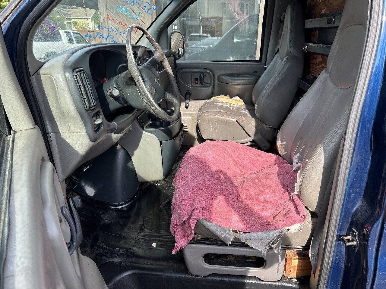 Used 2000 Chevrolet Express 3500 RWD image 11