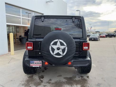 Used 2019 Jeep Wrangler Unlimited Sahara image 5