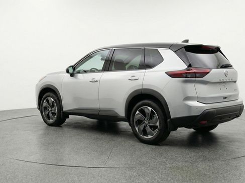 Used 2025 Nissan Rogue SV image 6