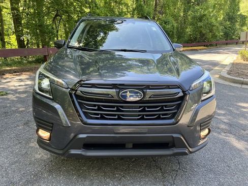 Used 2023 Subaru Forester Limited AWD/4WD image 3