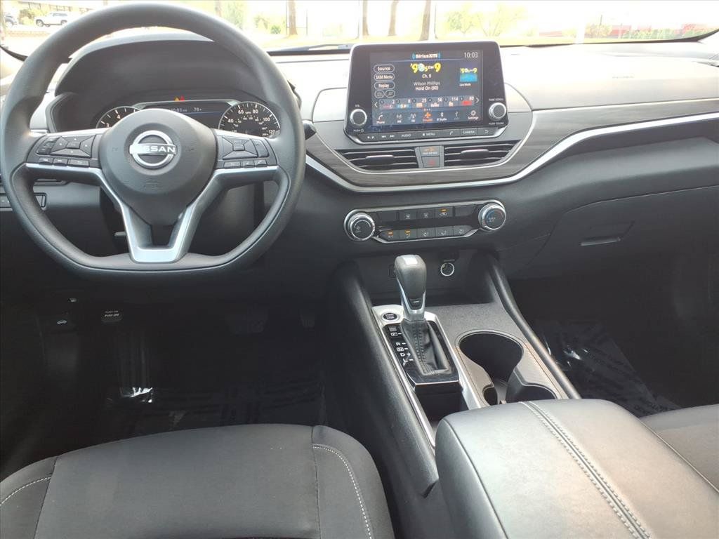 Used 2025 Nissan Altima 2.5 SV FWD image 9