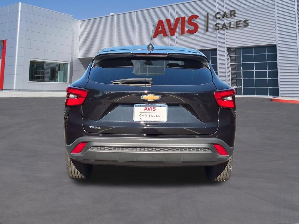Used 2025 Chevrolet Trax LS FWD image 7
