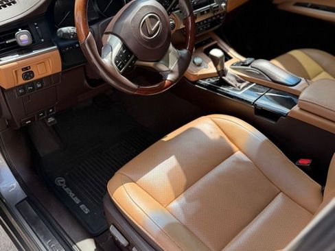 Used 2018 Lexus ES 350 w/ Navigation System Package image 19