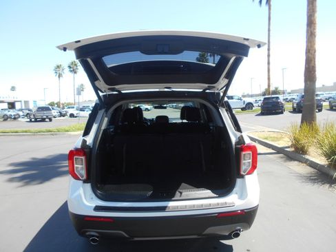 Used 2023 Ford Explorer XLT w/ Equipment Group 202A image 5