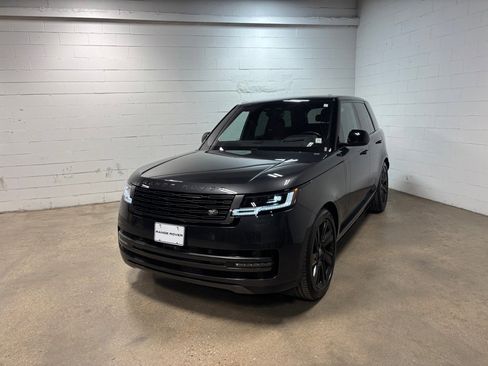 Used 2023 Land Rover Range Rover SE image 2