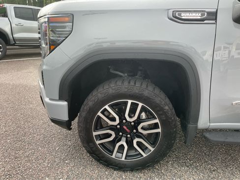 Used 2024 GMC Sierra 1500 AT4 w/ Technology Package AWD/4WD image 9