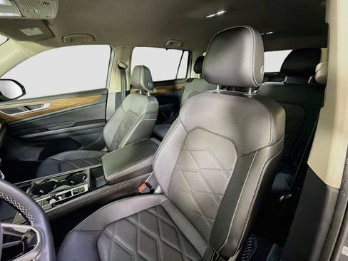 Used 2024 Volkswagen Atlas SE FWD image 11