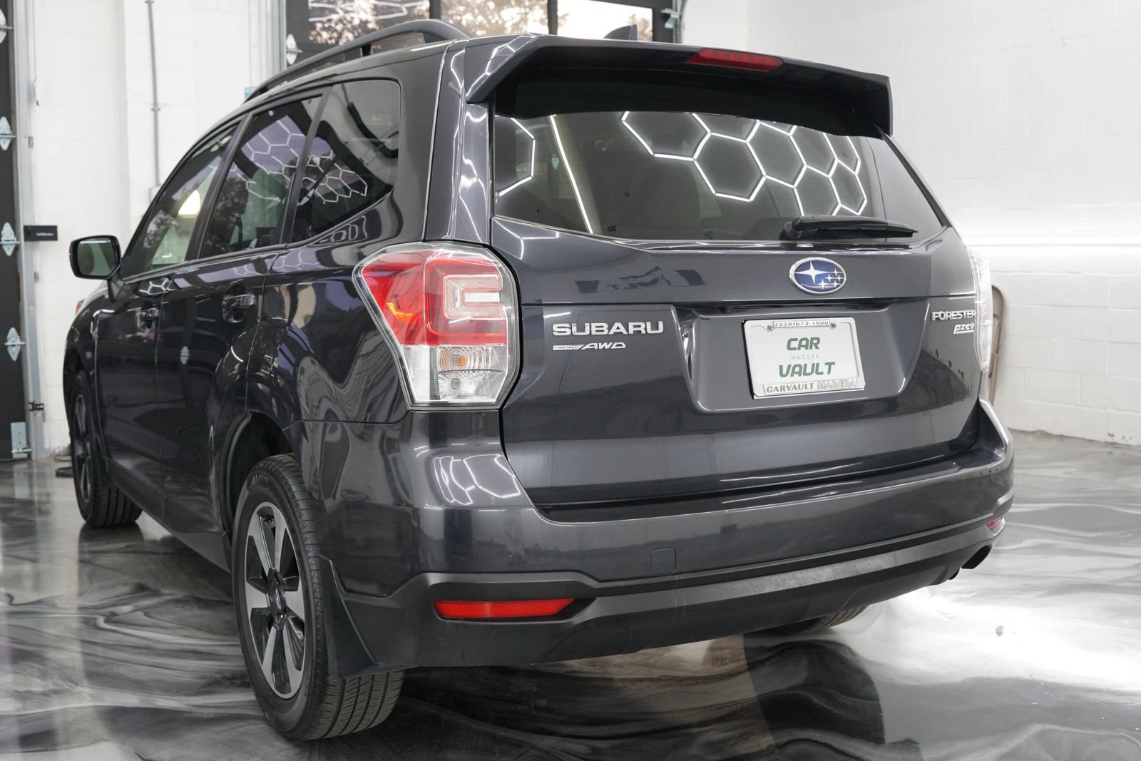 Used 2017 Subaru Forester 2.5i Premium w/ All-Weather Package AWD/4WD image 11
