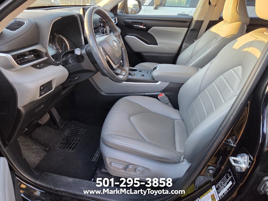 Used 2022 Toyota Highlander XLE FWD image 9