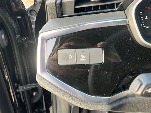 Used 2025 Audi Q3 2.0T Premium image 11