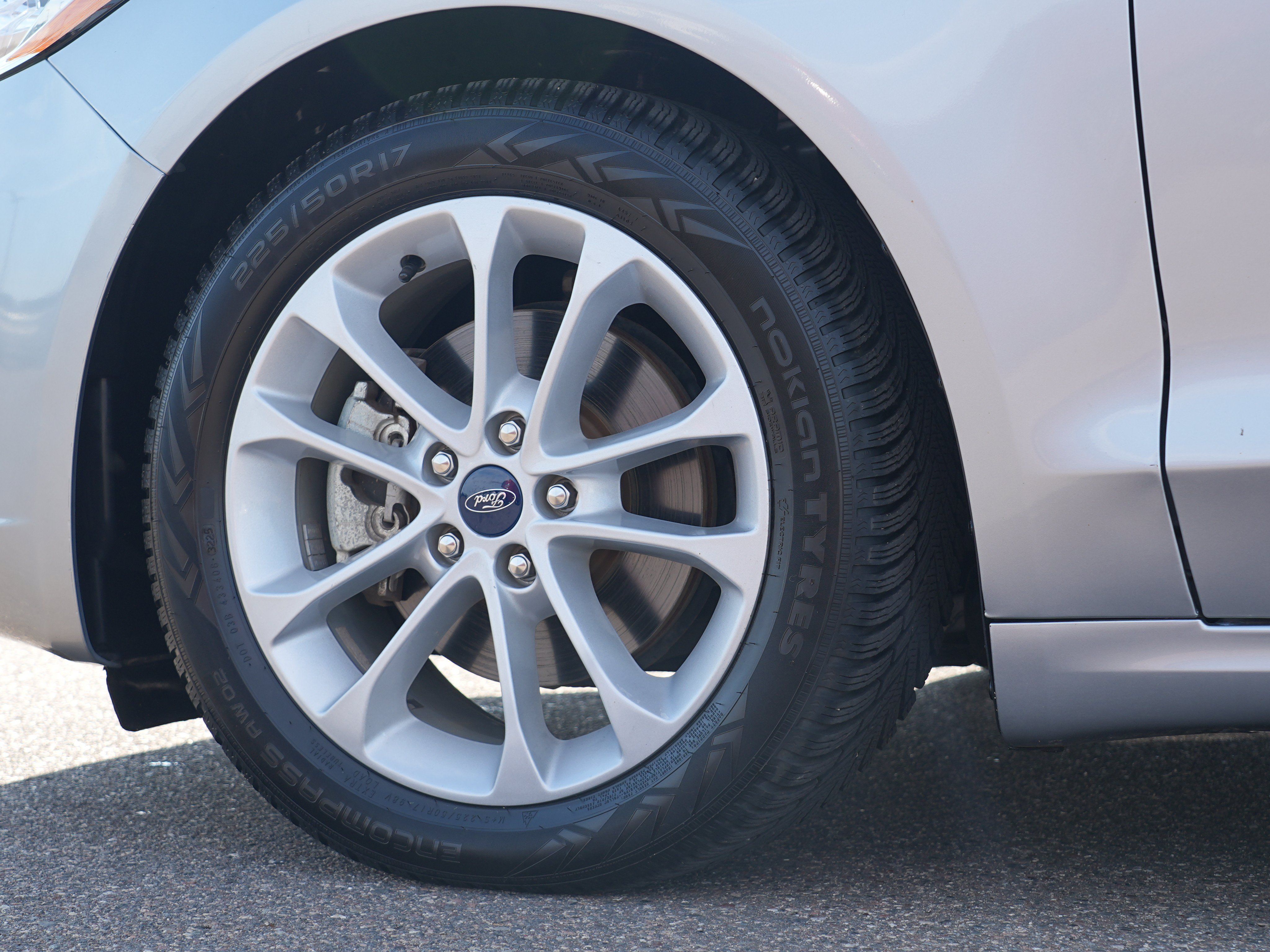 Used 2020 Ford Fusion SE FWD image 11