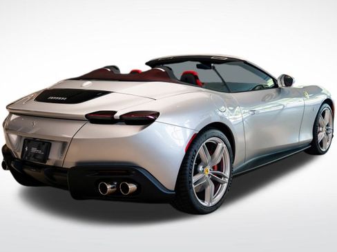 Used 2024 Ferrari Roma Spider image 5