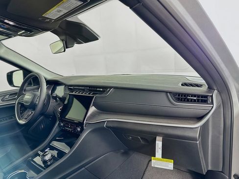 New 2025 Jeep Grand Cherokee Limited image 36