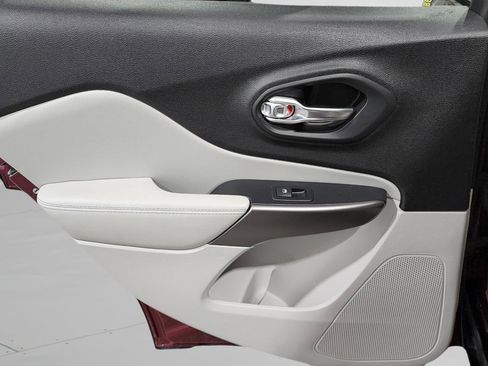 Used 2020 Jeep Cherokee Latitude Plus w/ Cold Weather Group image 22