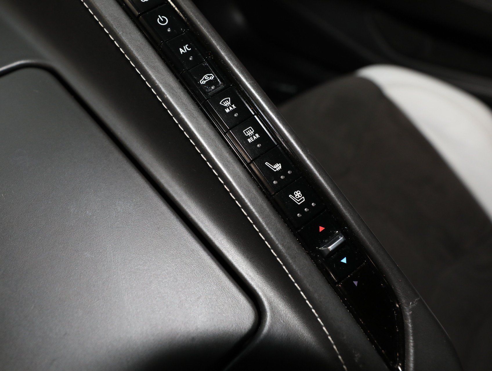 Used 2021 Chevrolet Corvette Stingray Premium Conv w/ Z51 Performance Package RWD image 69