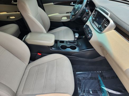 Used 2020 Kia Sorento LX AWD/4WD image 14