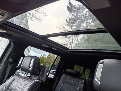 Used 2023 Cadillac Escalade ESV Sport Platinum image 17