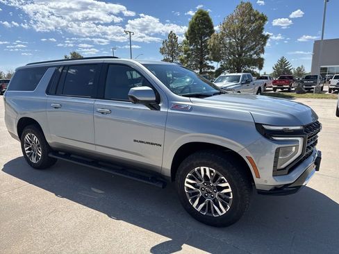 Used 2025 Chevrolet Suburban Z71 AWD/4WD image 7