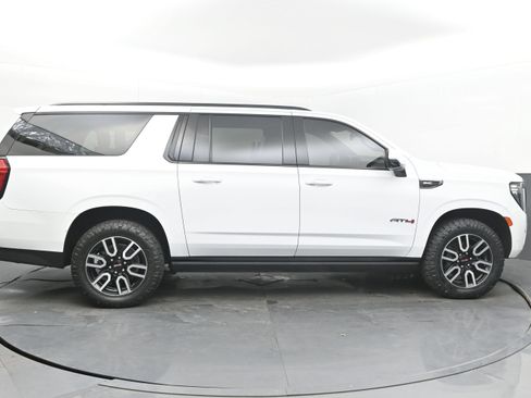 Used 2021 GMC Yukon XL AT4 w/ AT4 Premium Plus Package AWD/4WD image 10