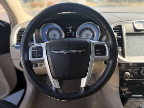 Used 2014 Chrysler 300 AWD image 16