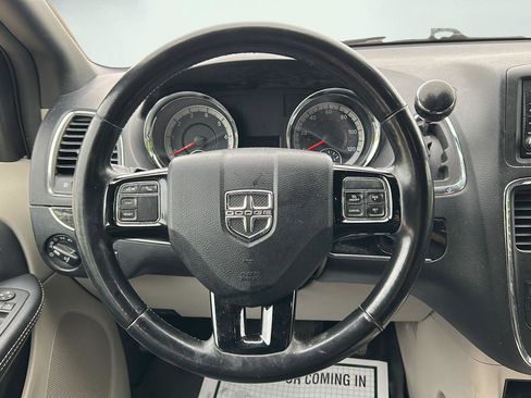 Used 2020 Dodge Grand Caravan SXT w/ Driver Convenience Group FWD image 10