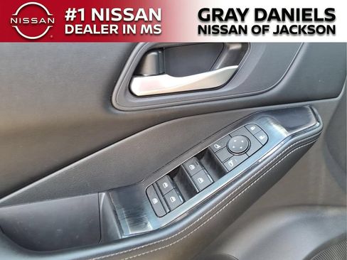 Used 2025 Nissan Rogue SV FWD image 12