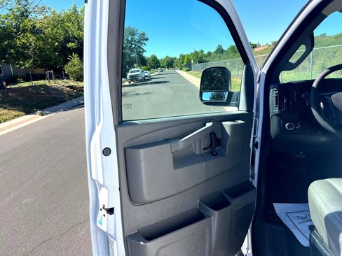 Used 2016 Chevrolet Express 2500 image 8