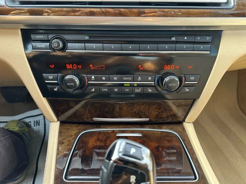 Used 2014 BMW 750Li w/ Executive Package image 33