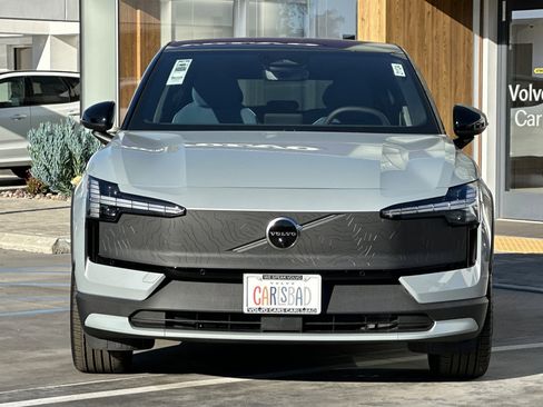New 2026 Volvo EX30 Cross Country Ultra image 3