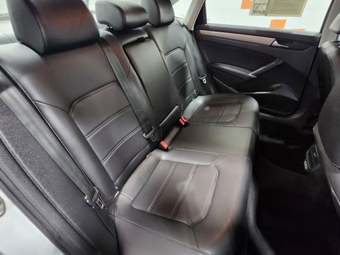 Used 2021 Volkswagen Passat 2.0T SE image 19
