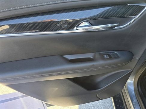 Used 2021 Cadillac XT6 Premium Luxury image 14