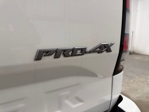 Used 2023 Nissan Frontier PRO-4X w/ Tow Package AWD/4WD image 9