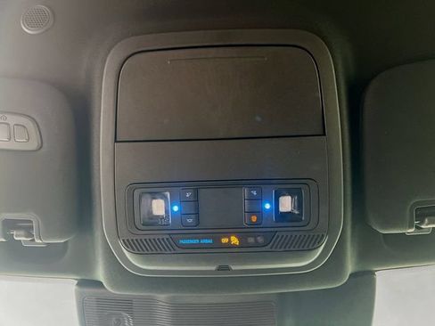 Used 2023 Ford Explorer Platinum w/ Technology Package RWD image 19