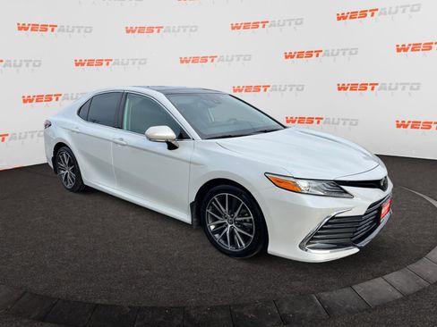 Used 2022 Toyota Camry XLE image 7