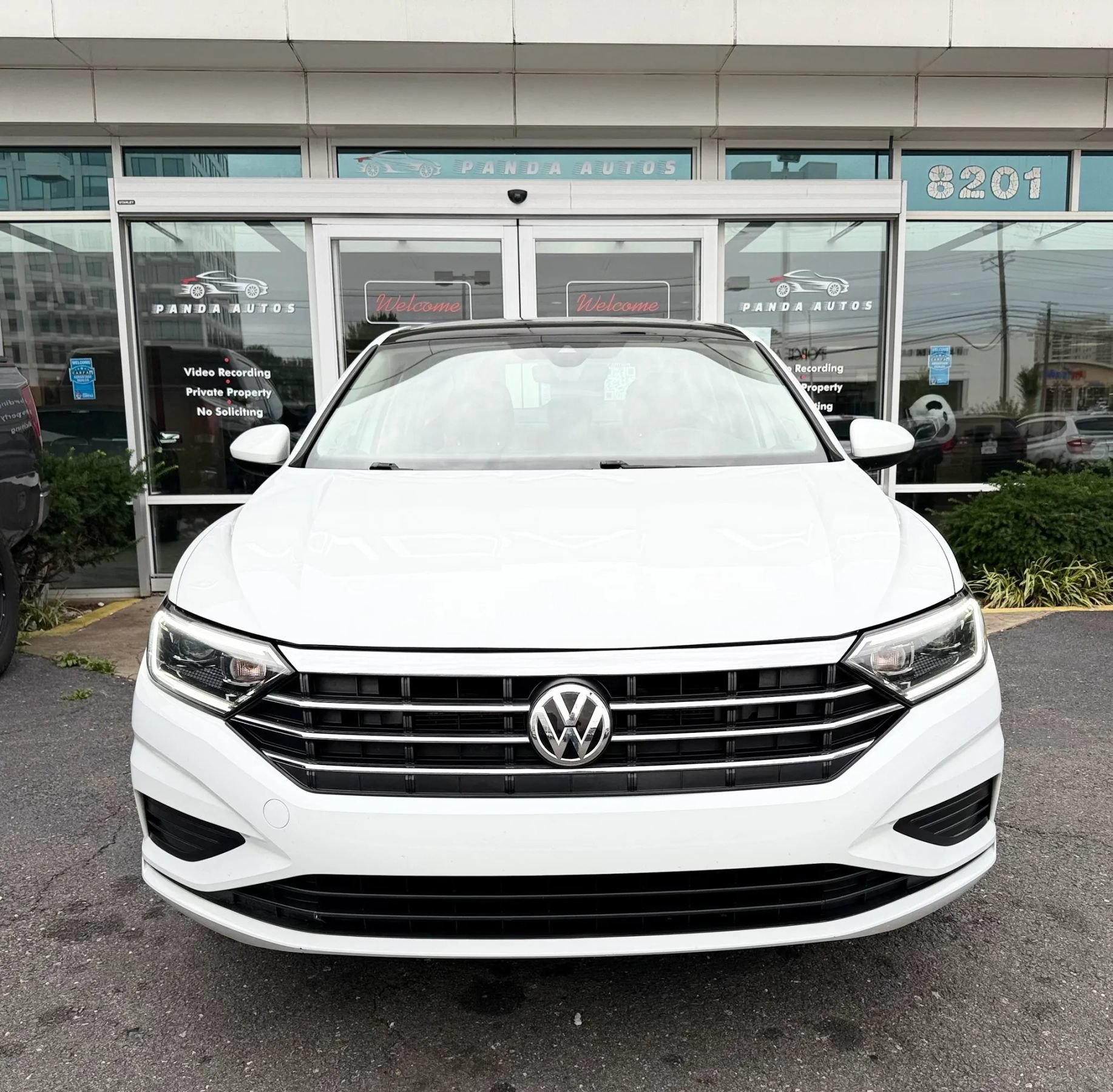 Used 2019 Volkswagen Jetta SEL FWD image 2