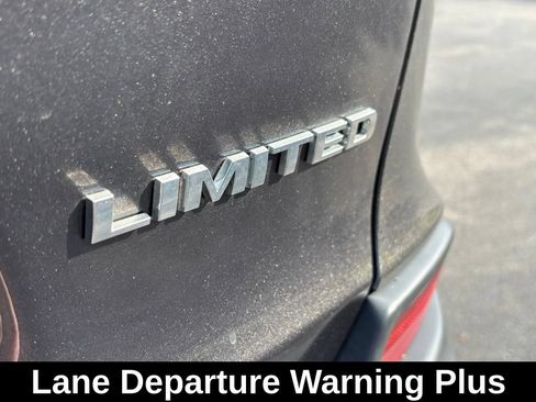 Used 2019 Jeep Cherokee Limited w/ Technology Group AWD/4WD image 15