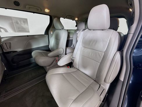 Certified 2017 Toyota Sienna XLE image 24