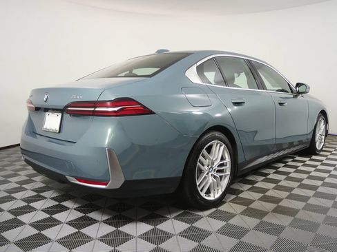 Certified 2024 BMW 530i xDrive w/ Premium Package AWD/4WD image 5