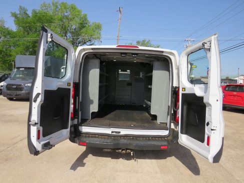 Used 2017 Ford Transit 250 130 Low Roof image 28